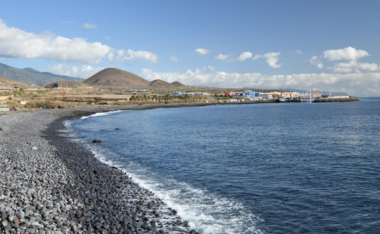 Photo de Playa de Arriba avec caillou gris de surface