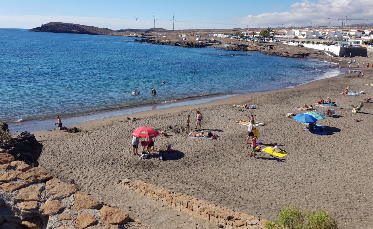 Photo de Playa De Los Abriguitos avec sable brun de surface