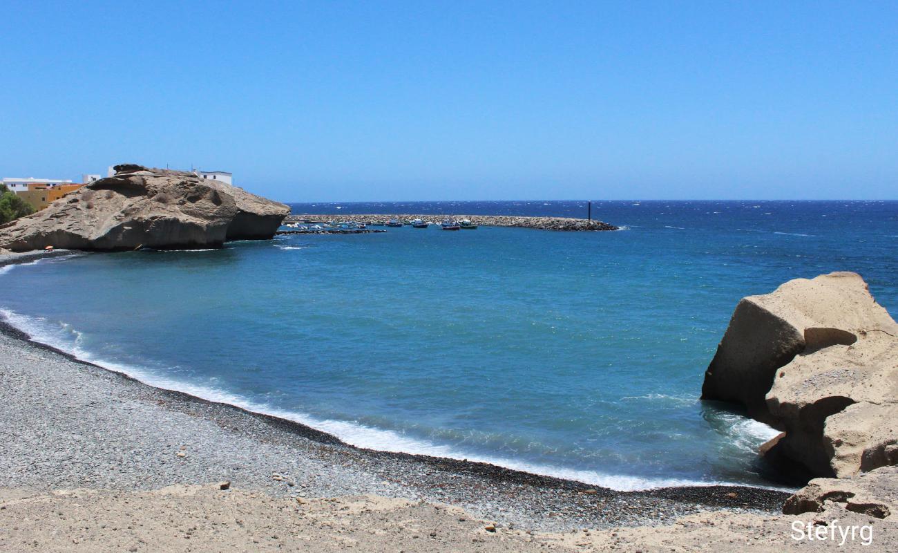 Photo de Playa De Tajao avec sable gris avec caillou de surface