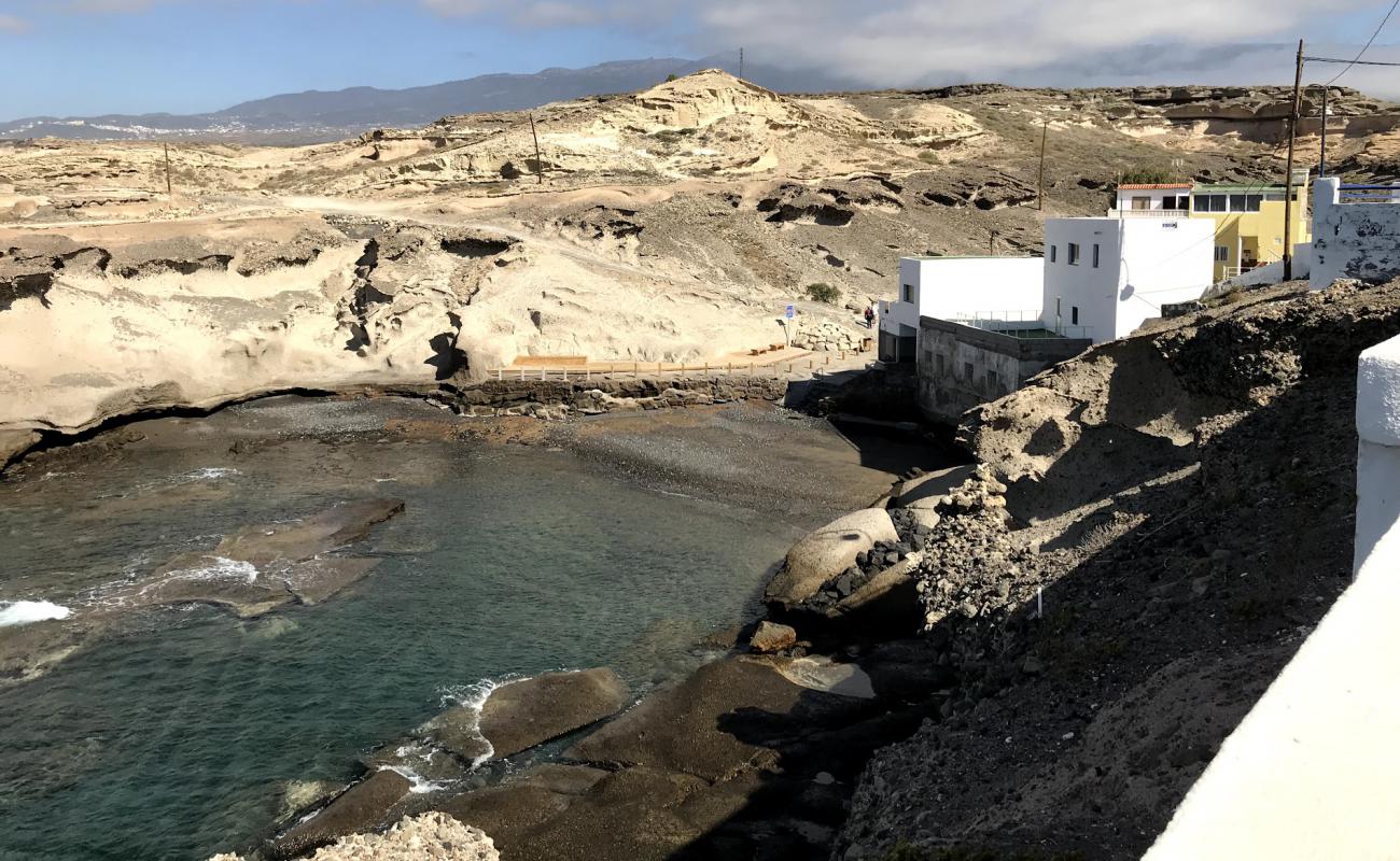 Photo de El Bufadero avec sable brun & rochers de surface