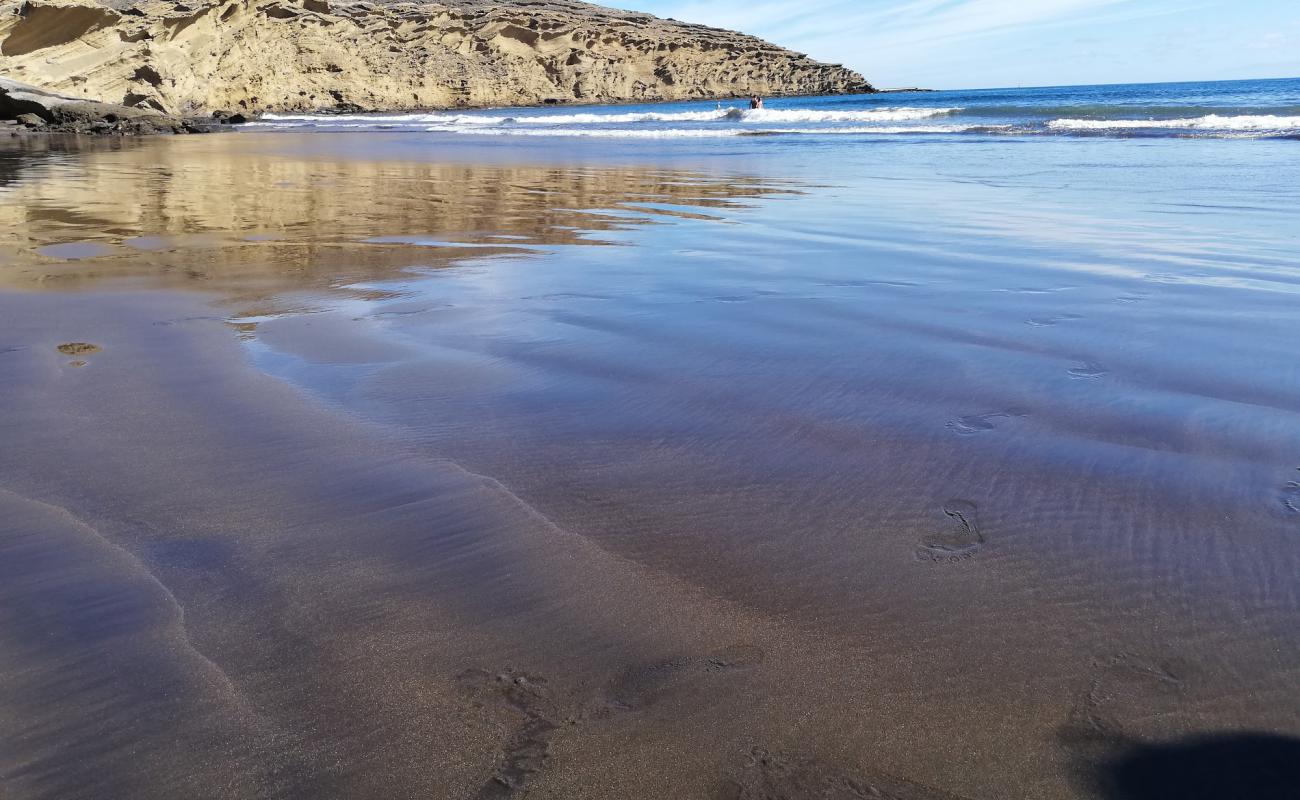 Photo de Playa La Pelada avec sable brun de surface