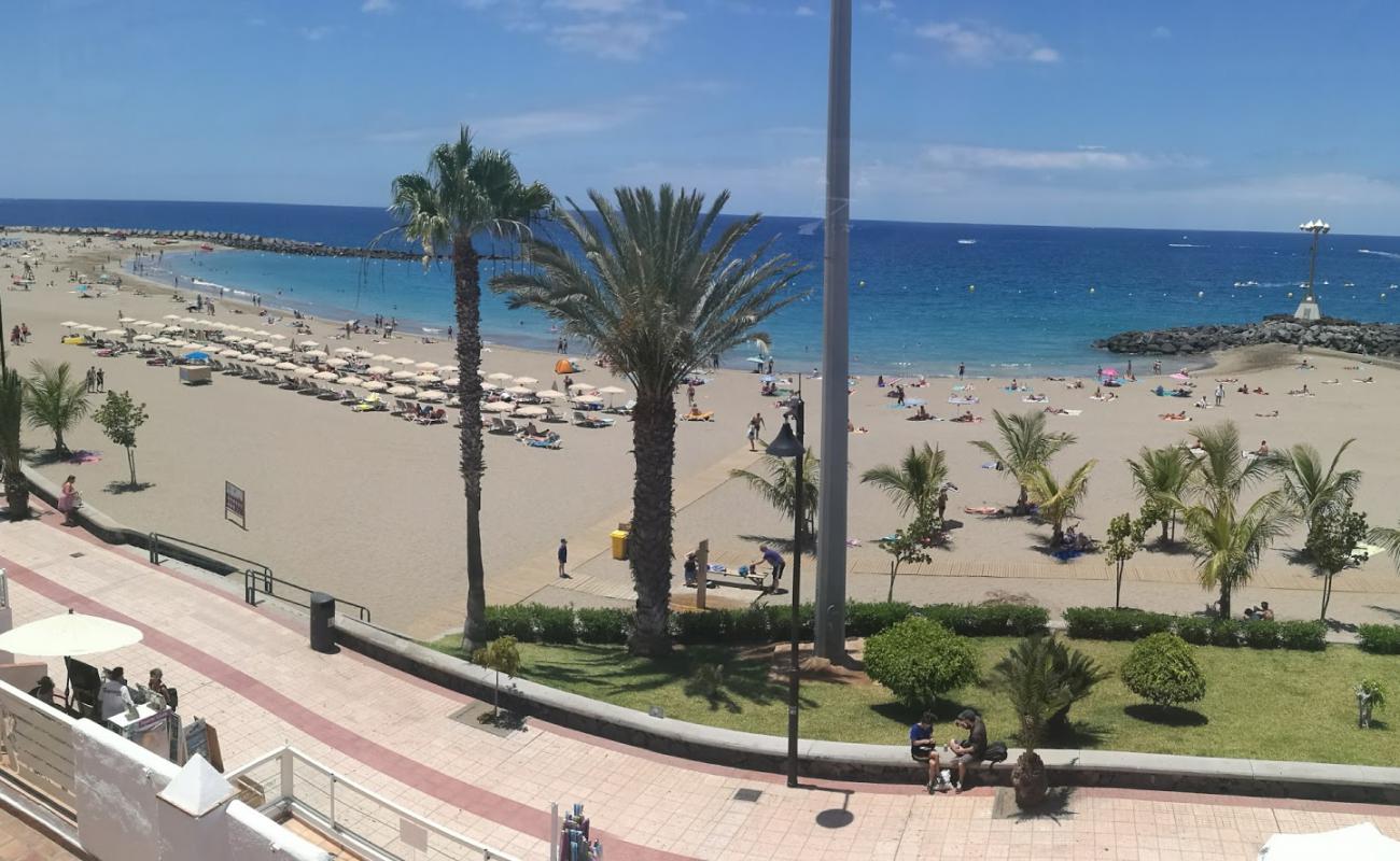 Photo de Plage de Las Vistas avec sable fin et lumineux de surface