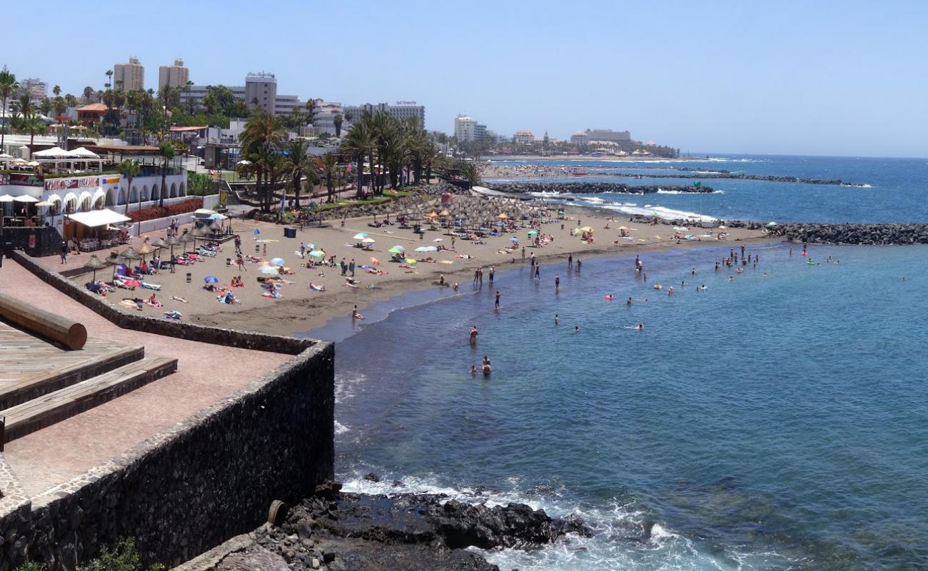 Photo de Playa de Troya avec sable brun de surface