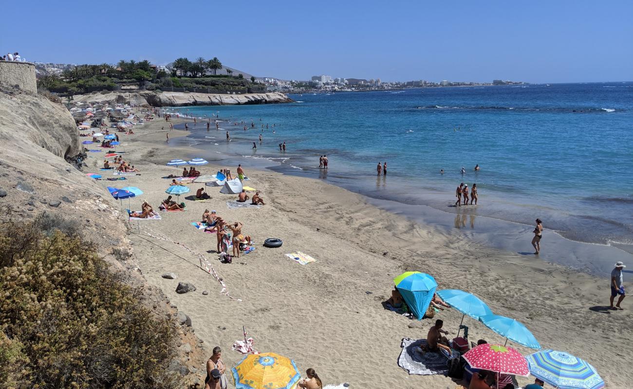 Photo de Plage Duque avec sable beige fin de surface