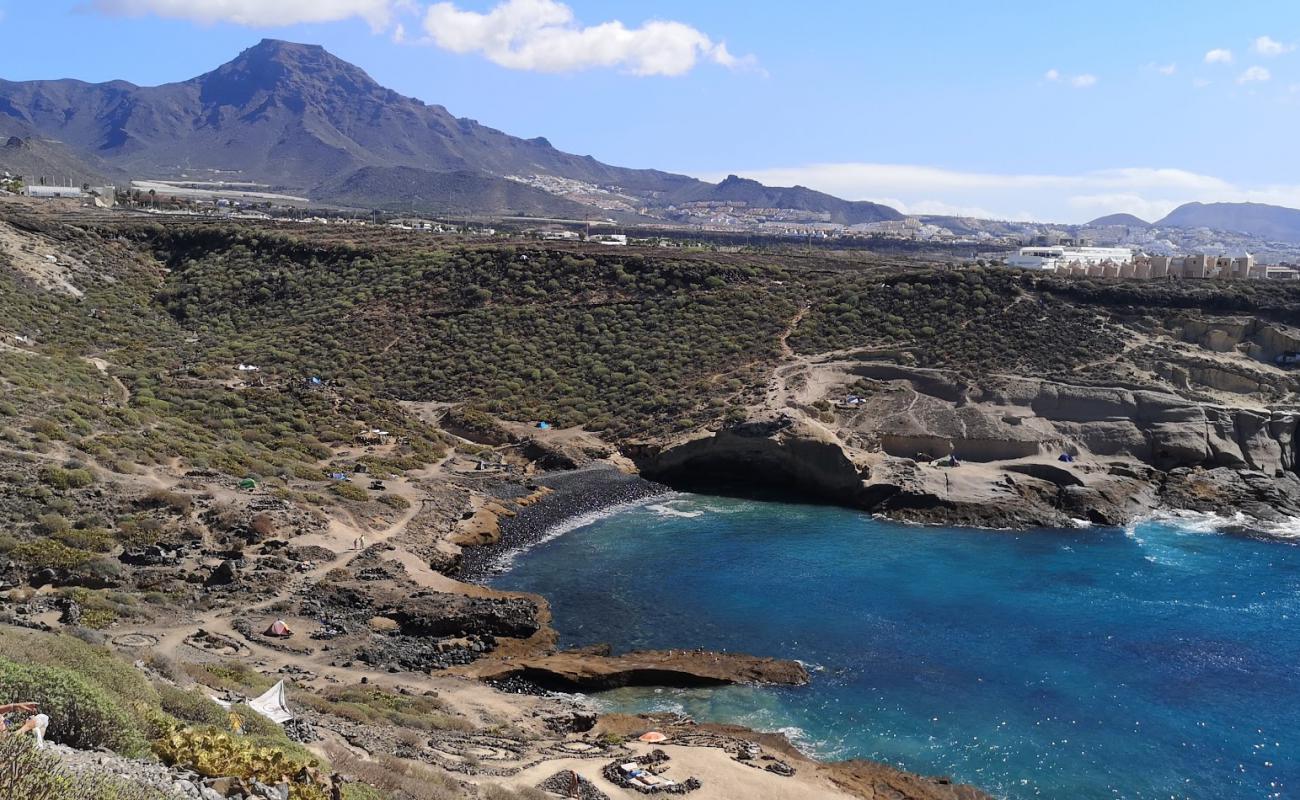 Photo de Playa de los Morteros avec sable gris avec caillou de surface