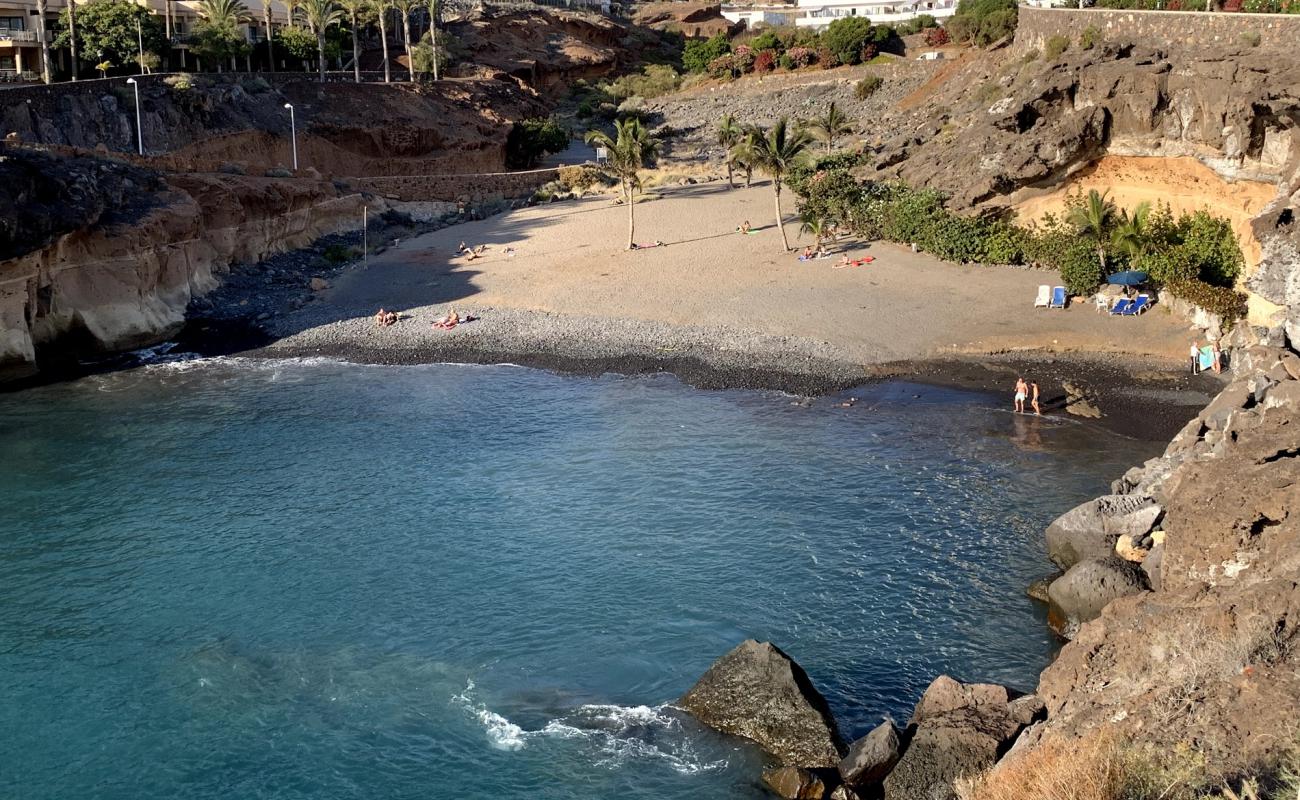 Photo de Playa Las Galgas avec sable clair avec caillou de surface