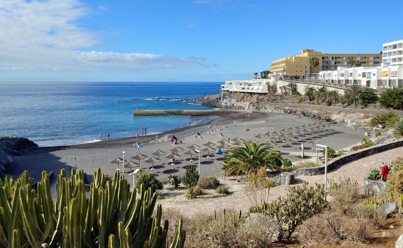 Photo de Playa de Ajabo avec sable gris avec caillou de surface