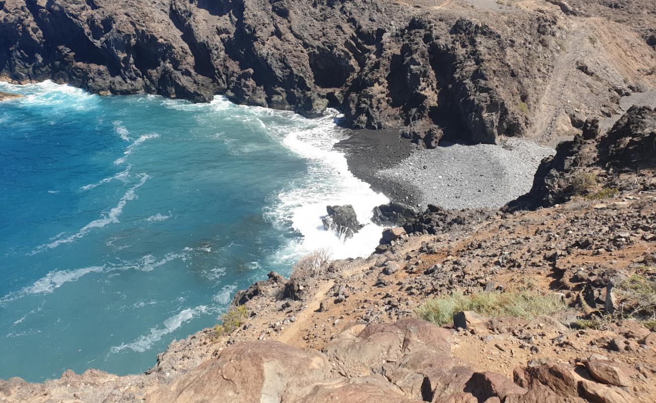 Photo de Playa de Ricasa avec sable gris avec caillou de surface