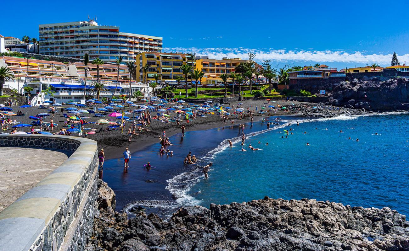 Photo de Playa de la Arena avec sable gris de surface