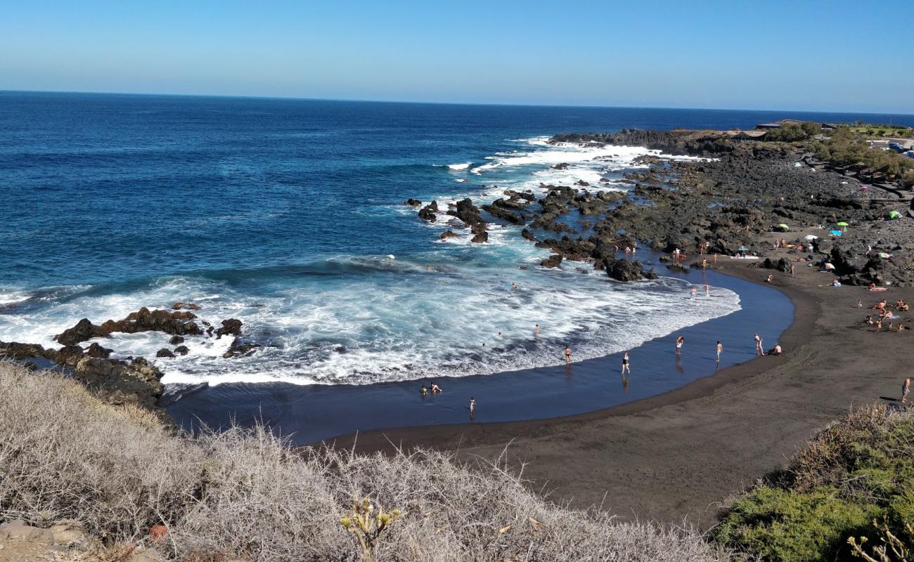 Photo de Playa de Las Arenas avec sable fin gris de surface