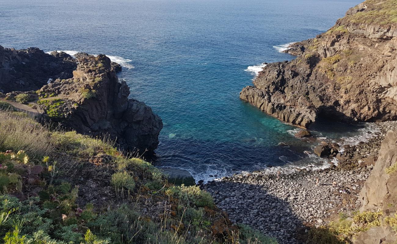 Photo de Playa de Los Barqueros avec terrain rocheux de surface