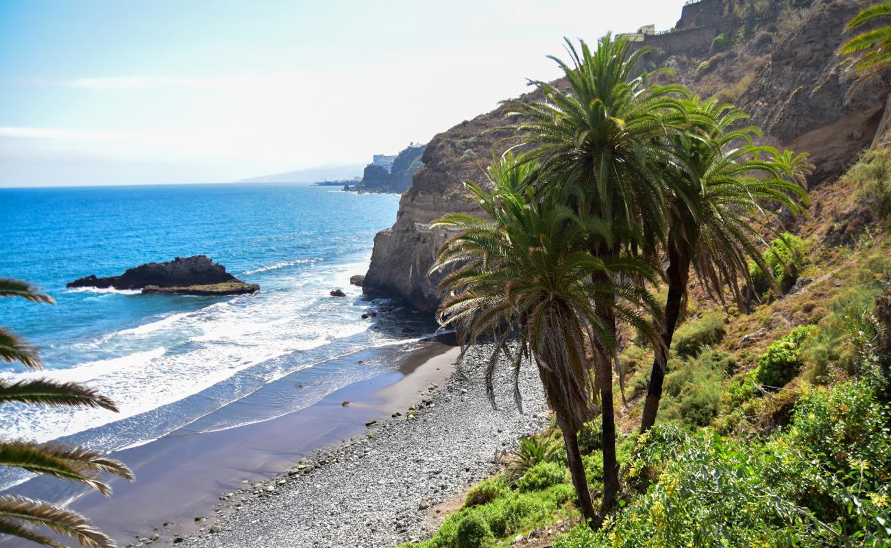 Photo de Playa de la Fajana avec sable gris de surface