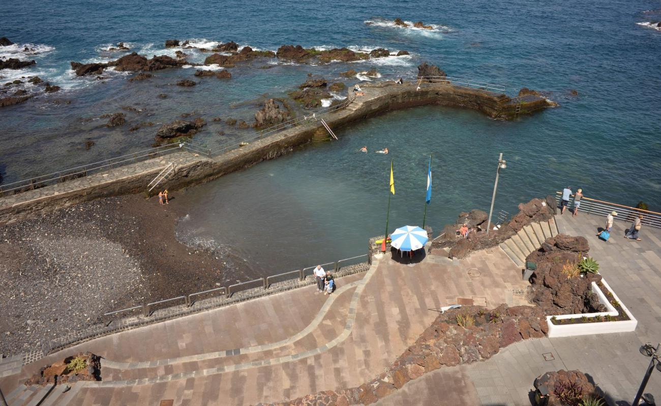 Photo de Playa de San Telmo avec sable gris avec caillou de surface