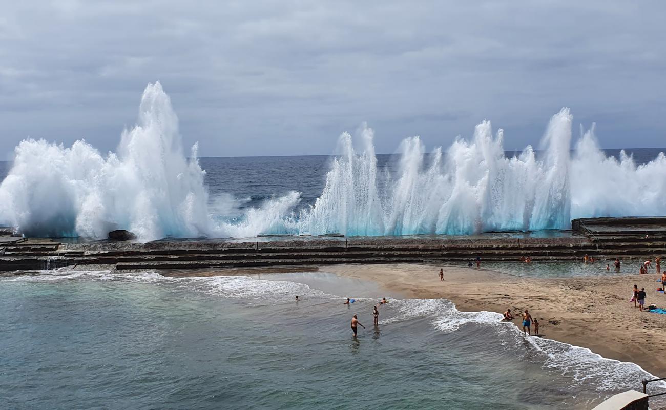 Photo de Playa de Bajamar avec sable brun de surface