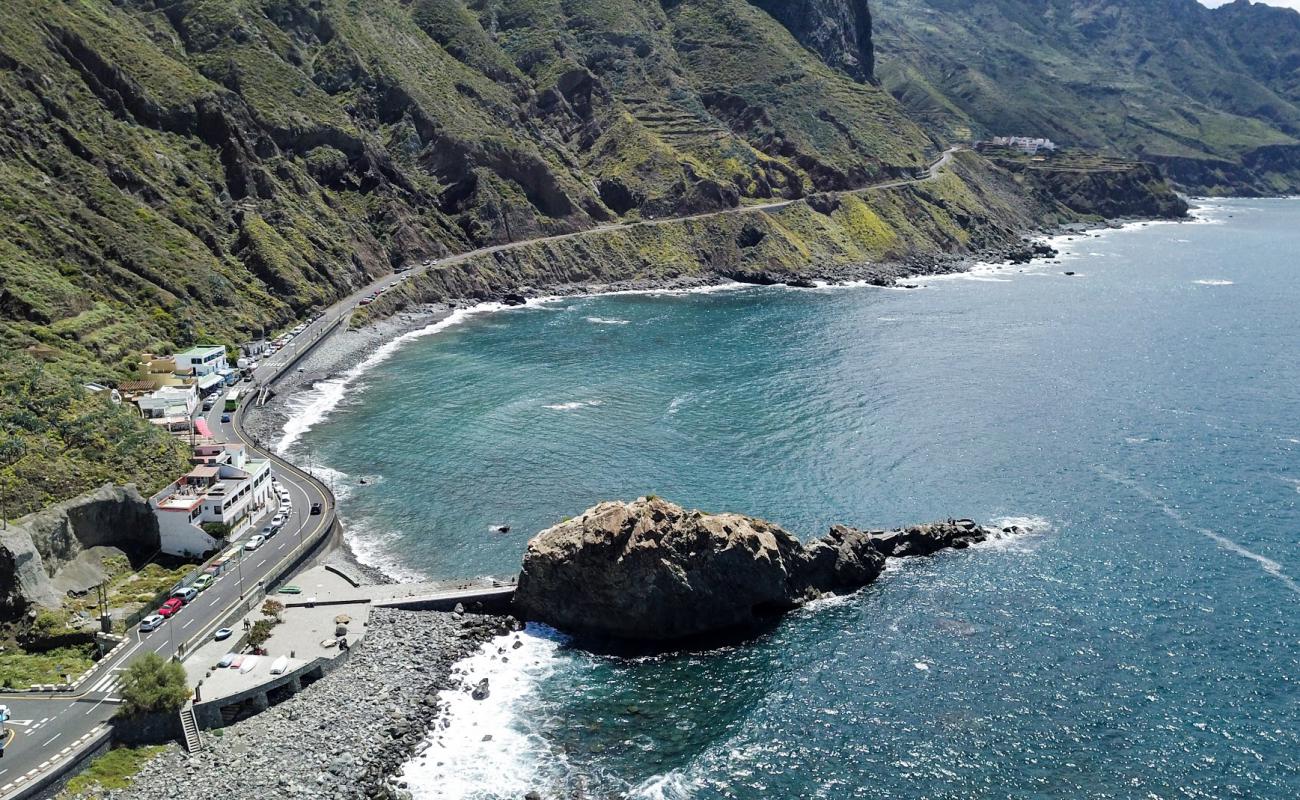 Photo de Roque de las Bodegas avec sable gris de surface