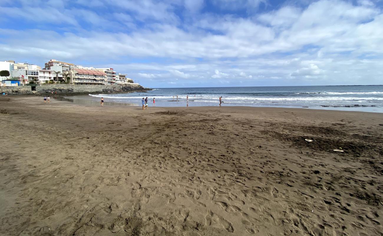 Photo de Playa de Salinetas avec sable brun de surface