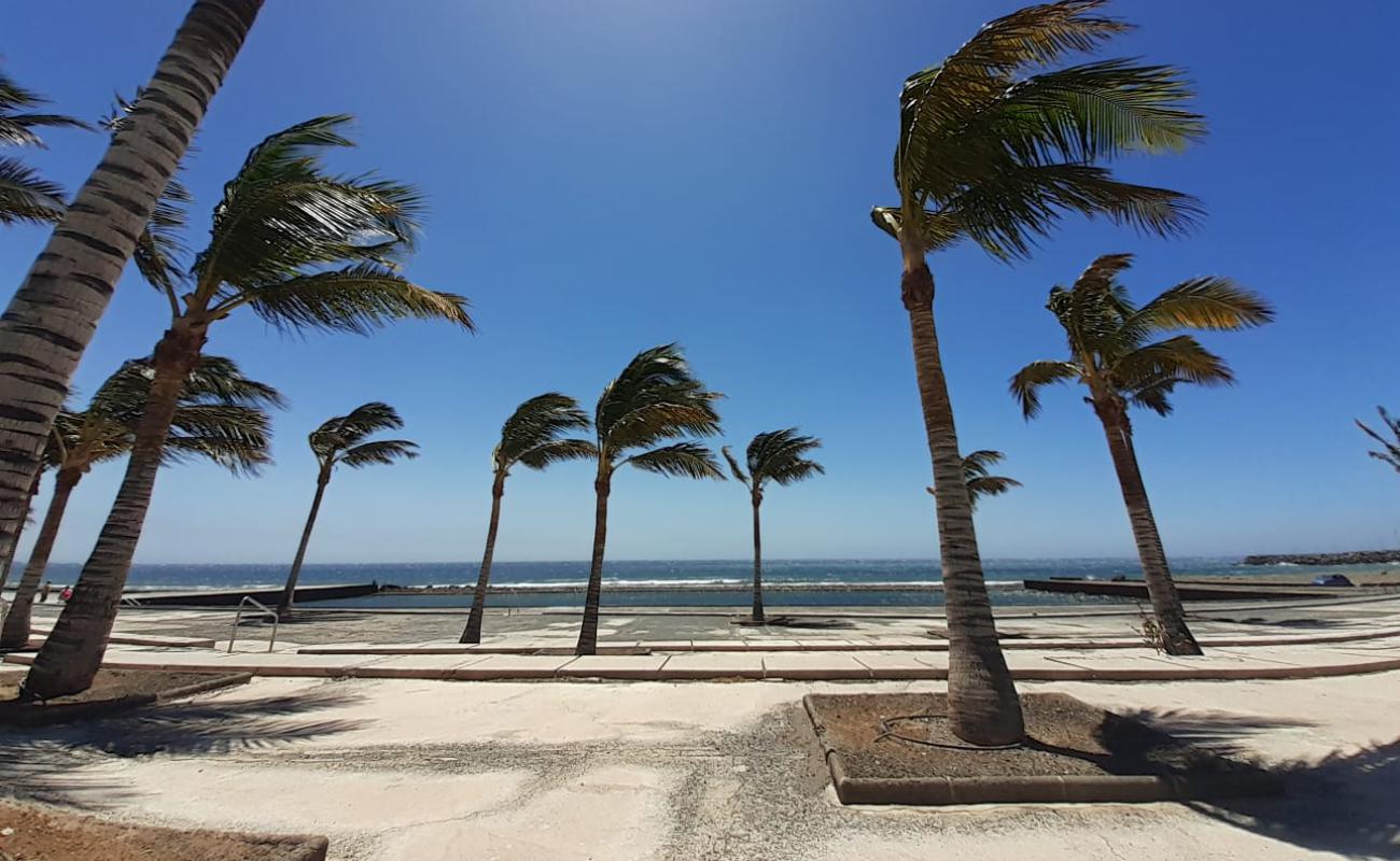 Photo de Playa Boca las Casillas avec sable noir & galets de surface