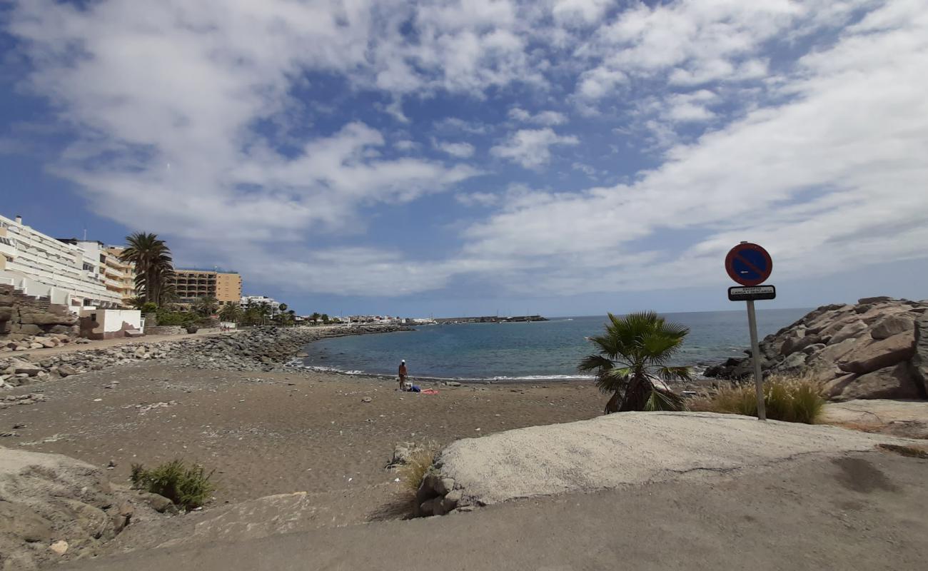 Photo de Playa La Carrera avec sable noir avec caillou de surface