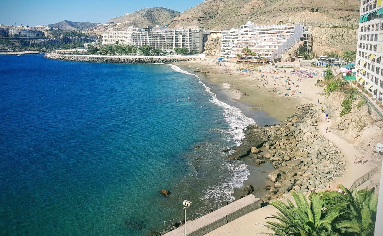 Photo de Patalavaca Beach avec sable beige fin de surface