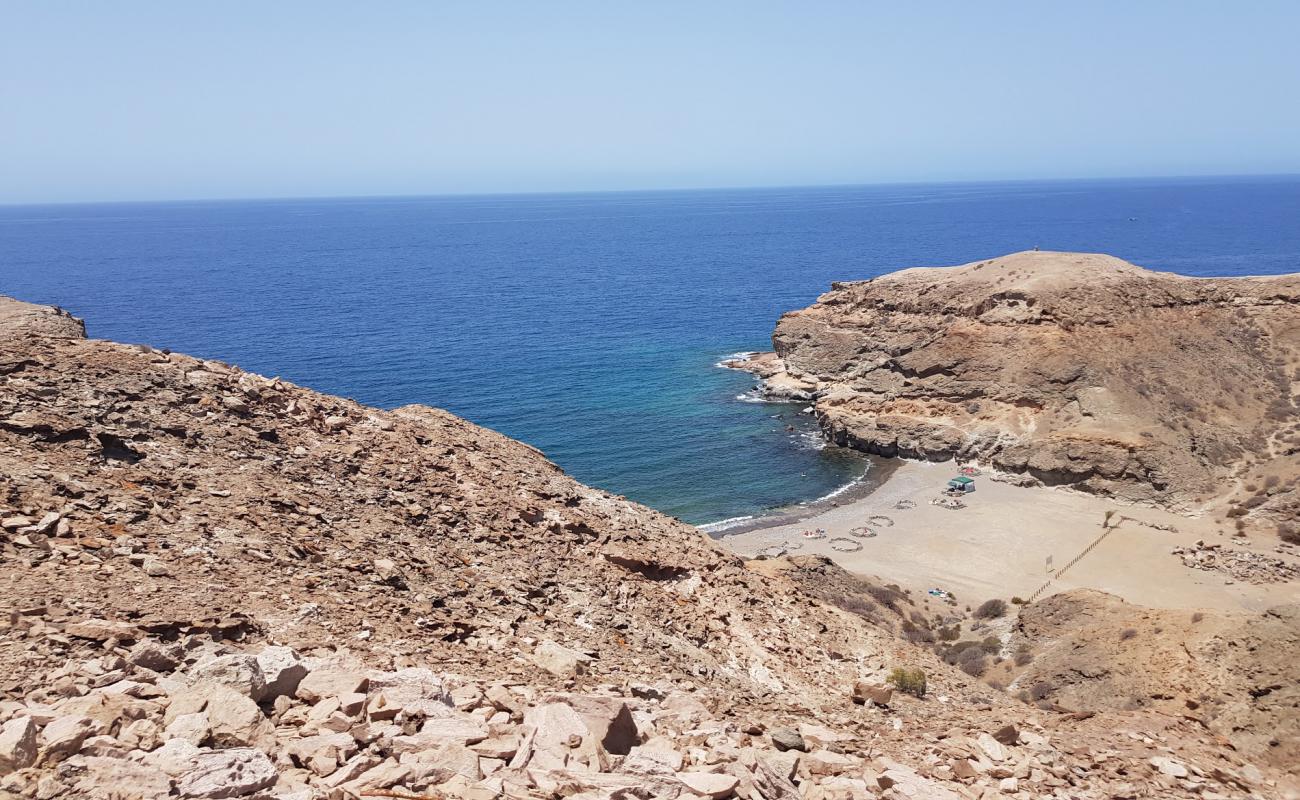 Photo de Playa Medio Almud avec sable brun avec roches de surface