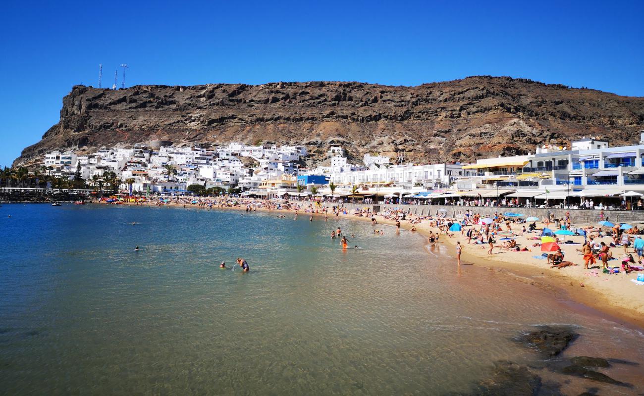 Photo de Mogan Plage avec sable fin et lumineux de surface