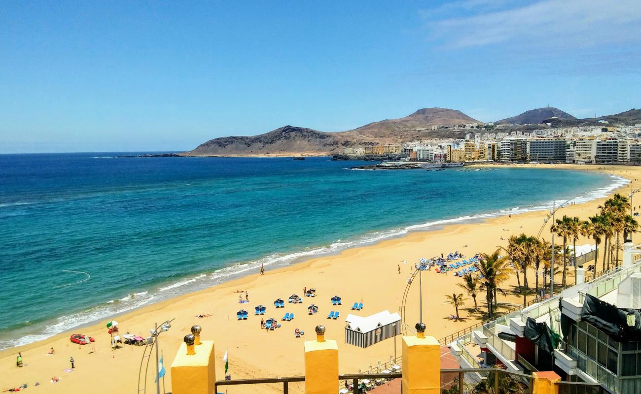 Photo de Plage de Las Canteras avec sable fin et lumineux de surface