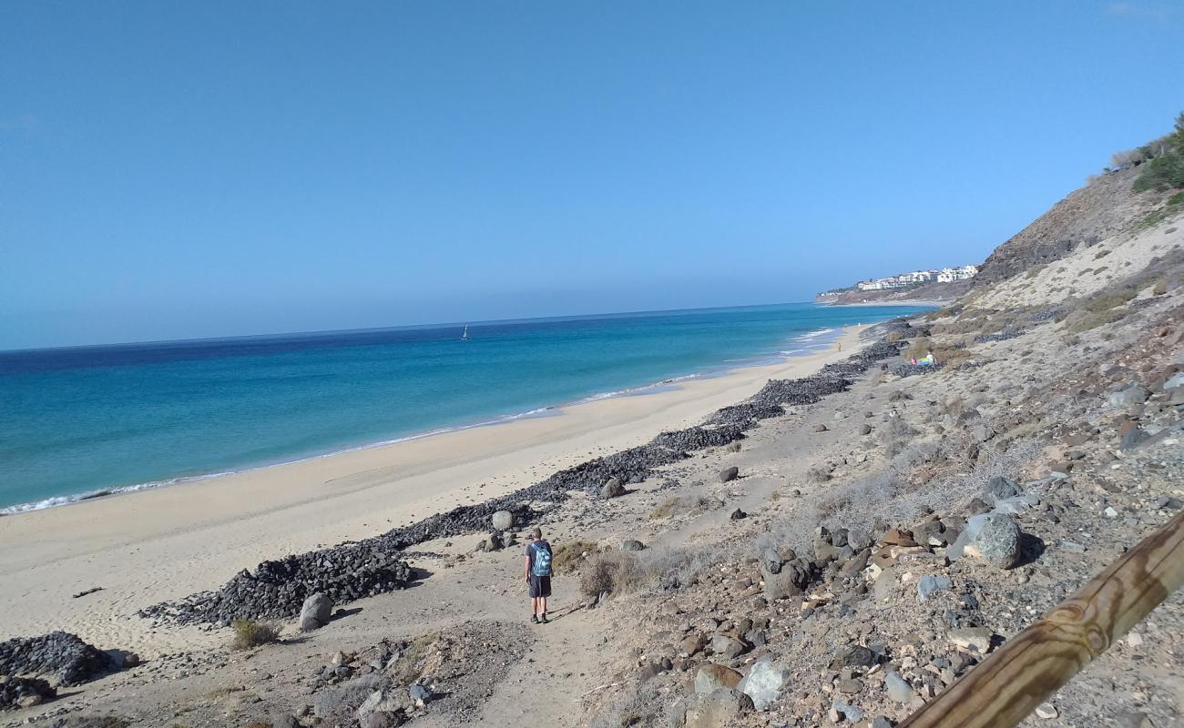 Photo de Playa de Esquinzo avec sable fin et lumineux de surface