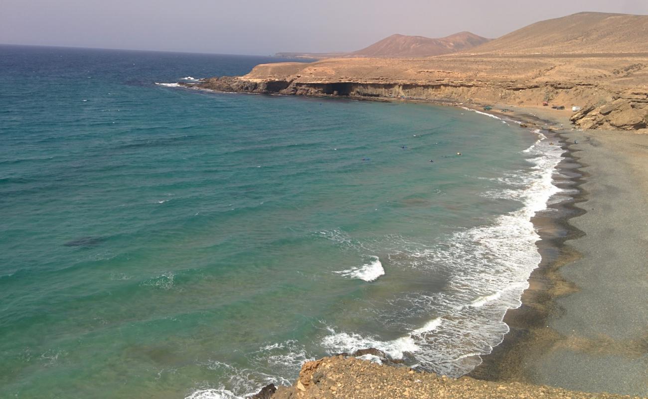 Photo de Playa de Vigocho avec sable noir & galets de surface