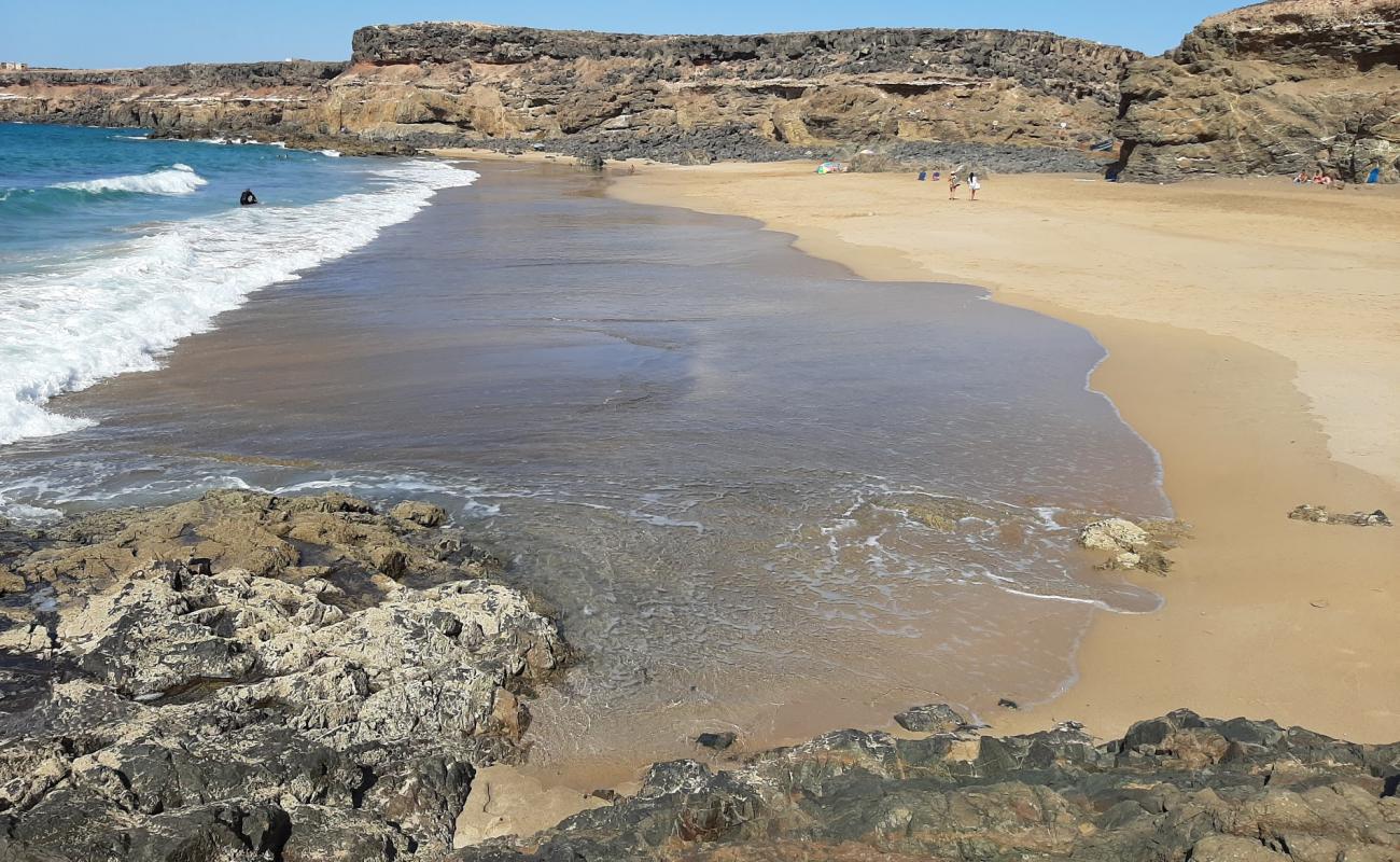 Photo de Playa Tebeto avec sable lumineux de surface