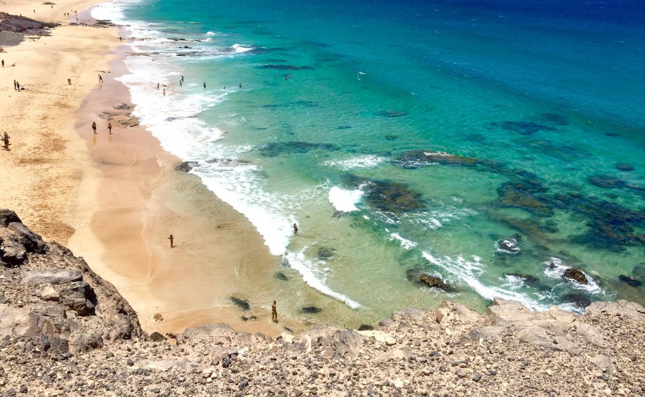 Photo de Playa del Castillo avec sable fin et lumineux de surface