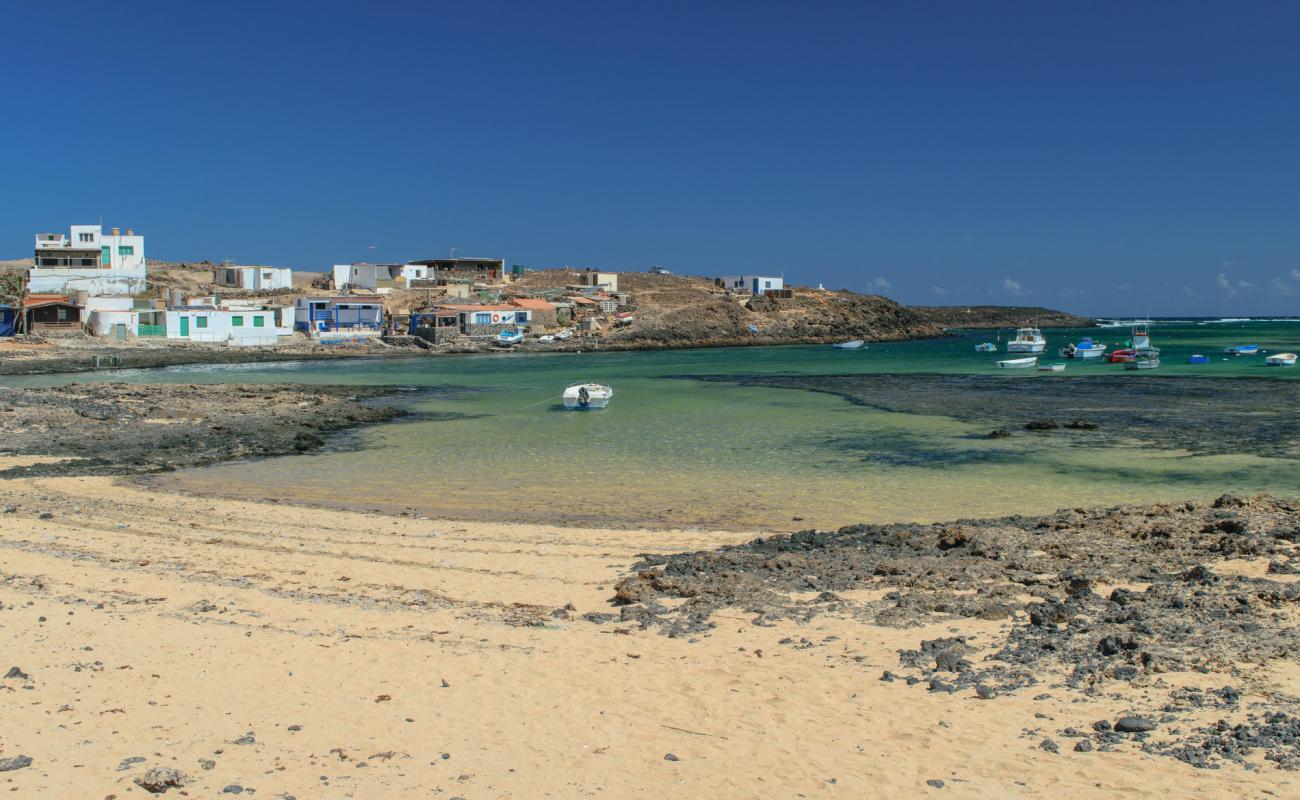 Photo de Playa El Majanicho avec sable beige & pierres de surface