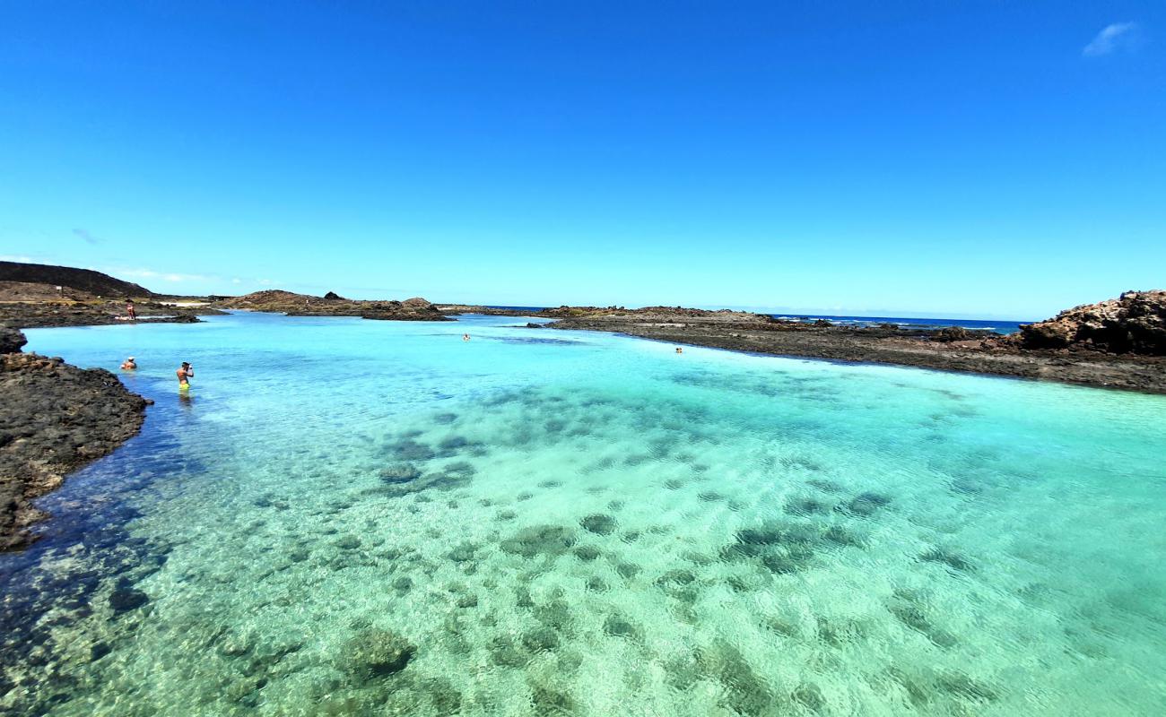 Photo de Puertito Isla De Lobos avec sable brillant et rochers de surface