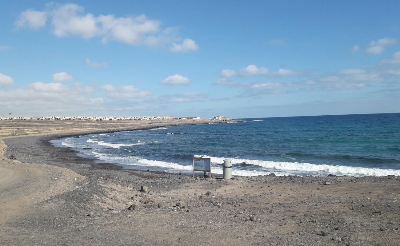 Photo de Playa para perros avec sable gris & galets de surface