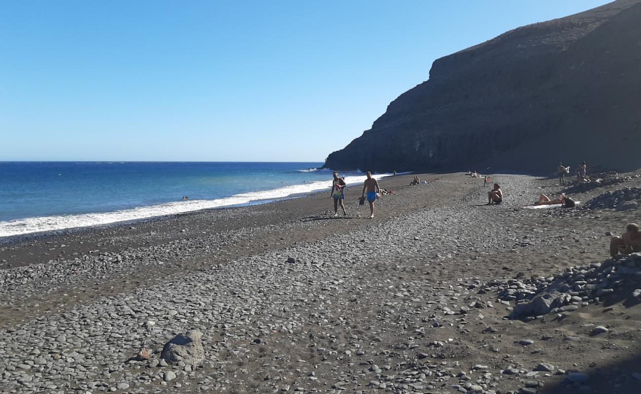 Photo de Playa de la Arena avec sable gris & galets de surface