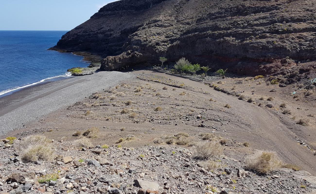 Photo de Playa La Casa avec sable gris & galets de surface