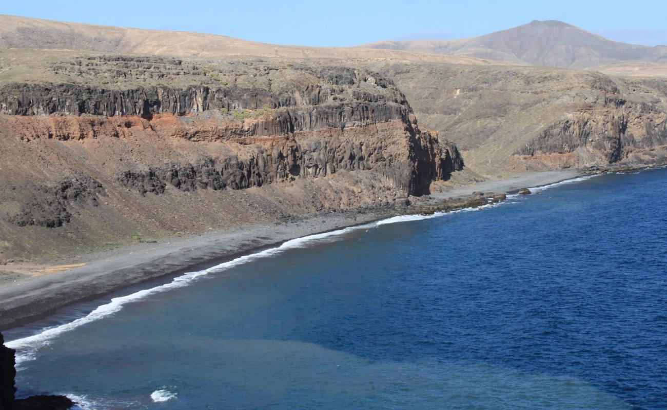 Photo de Playa Parrado avec sable gris & galets de surface