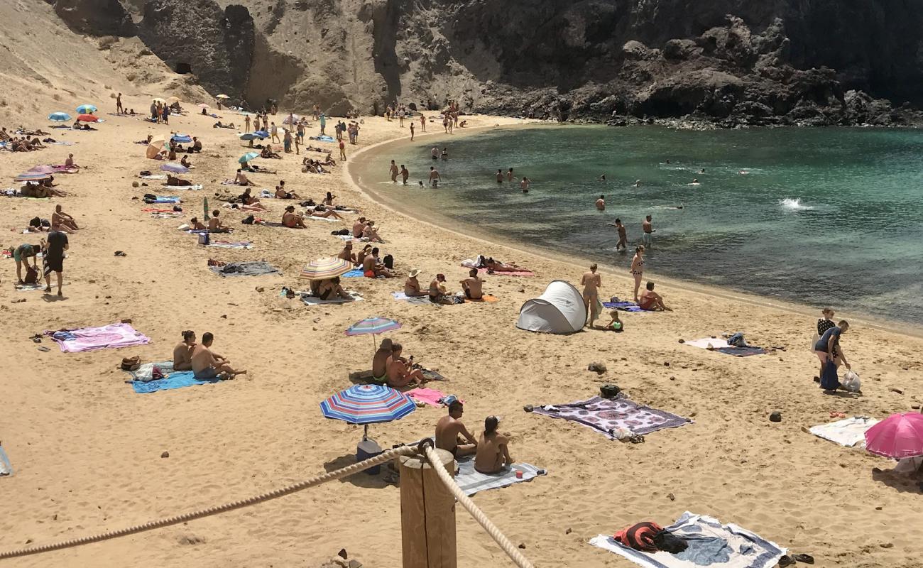 Photo de Plage de Papagayo avec sable fin et lumineux de surface