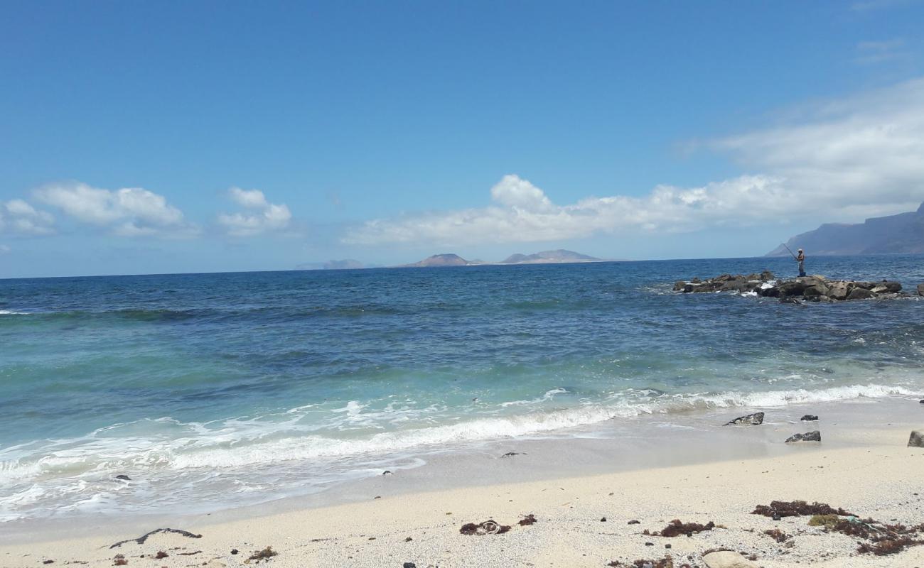 Photo de Playa de San Juan avec sable brillant et rochers de surface