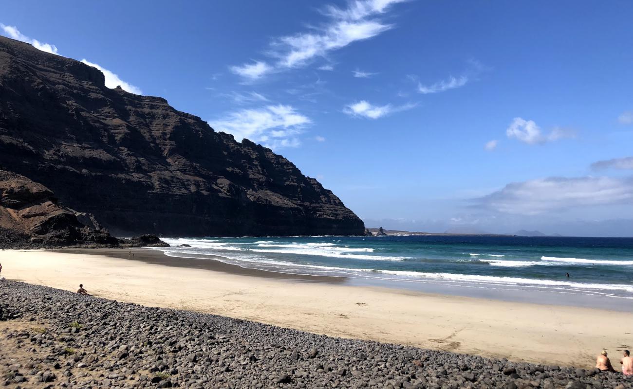 Photo de Playa de la Canteria avec sable lumineux de surface