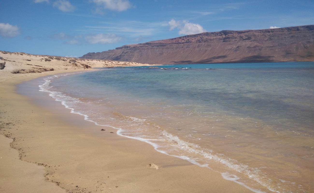 Photo de Playa del Salado avec sable clair avec caillou de surface