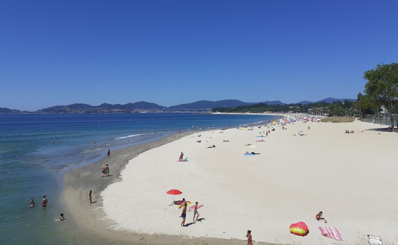 Photo de Plage Samil avec sable fin et lumineux de surface