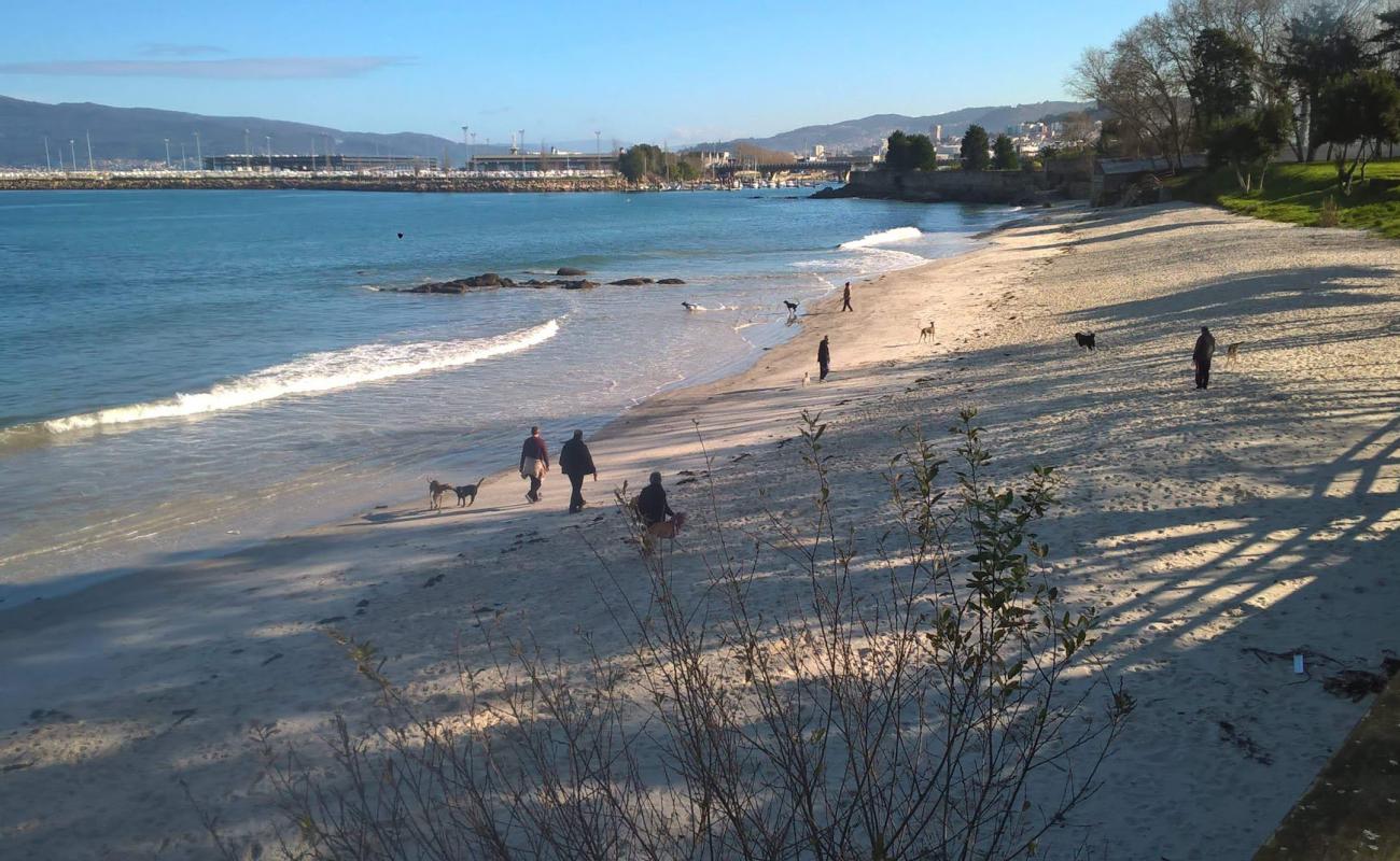 Photo de Praia de Santa Baia avec sable blanc de surface