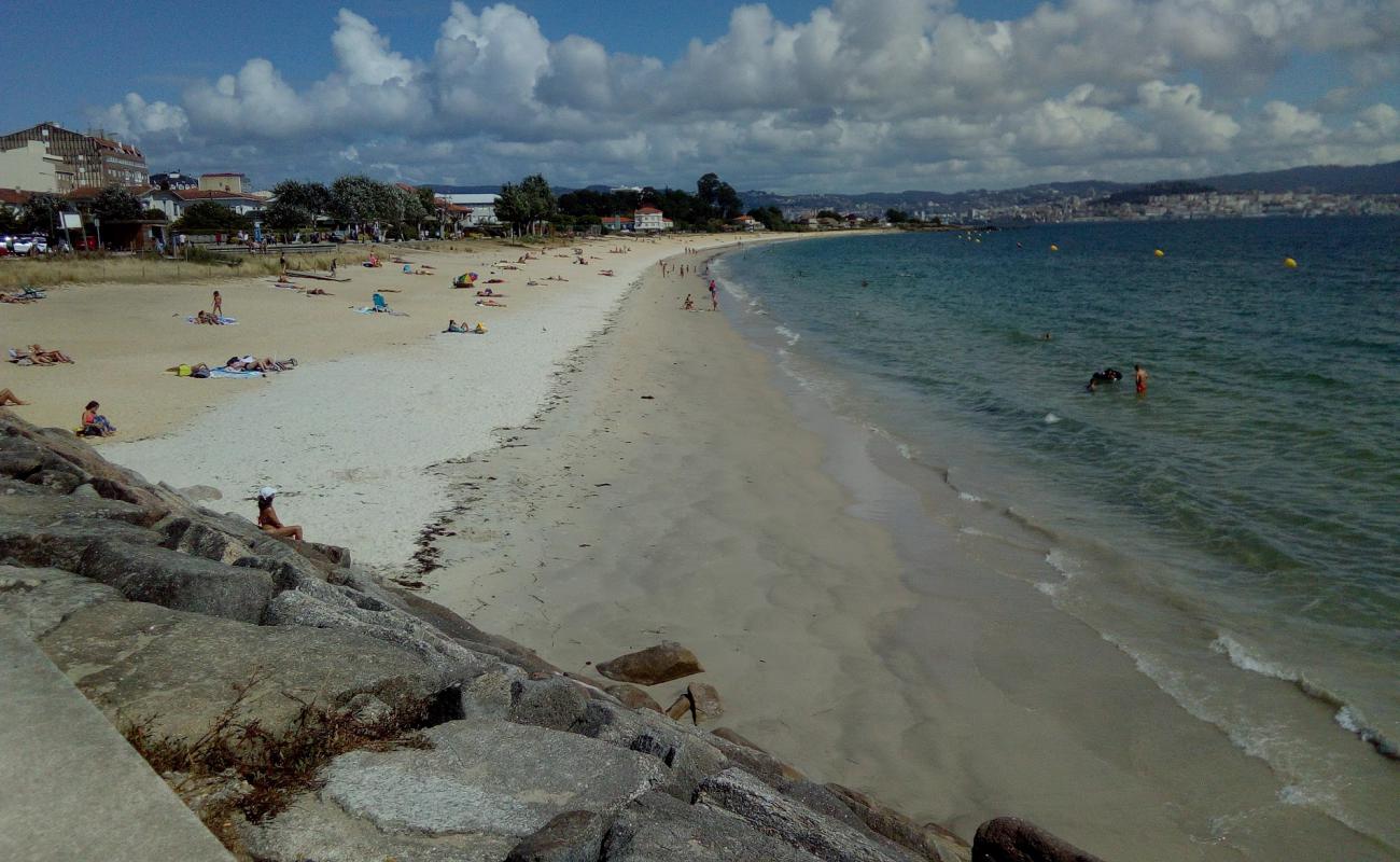 Photo de Praia de Rodeira avec sable blanc de surface