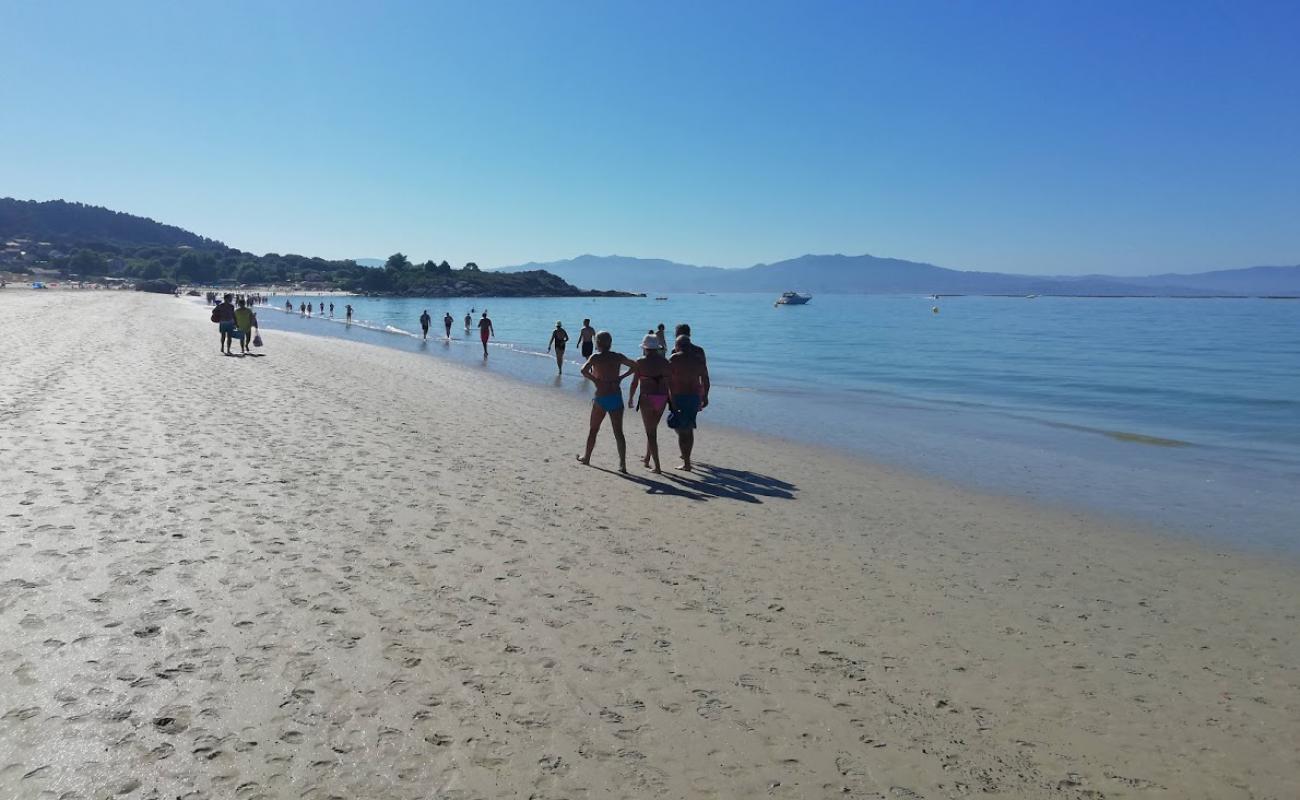 Photo de Playa de Nerga avec sable fin blanc de surface