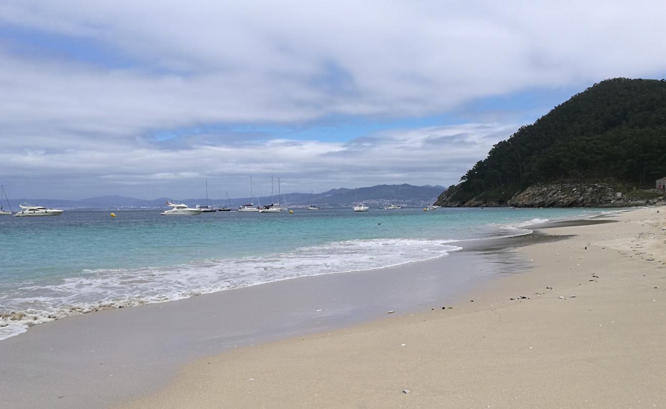 Photo de Praia de San Martino avec sable fin blanc de surface