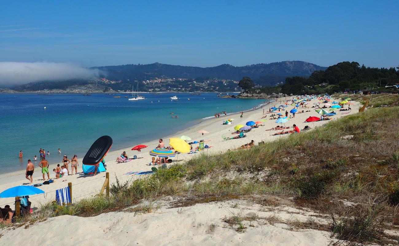 Photo de Praia de Areabrava avec sable fin blanc de surface