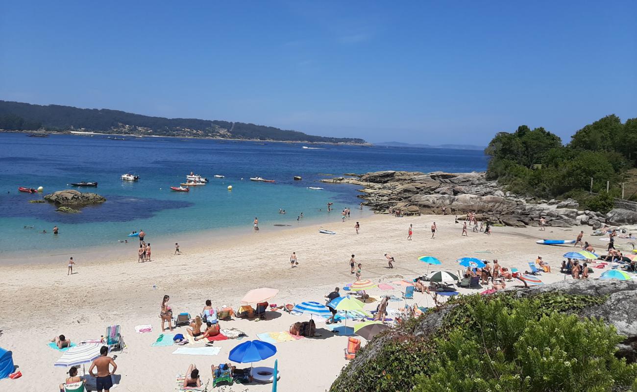 Photo de Praia de Francon avec sable beige fin de surface