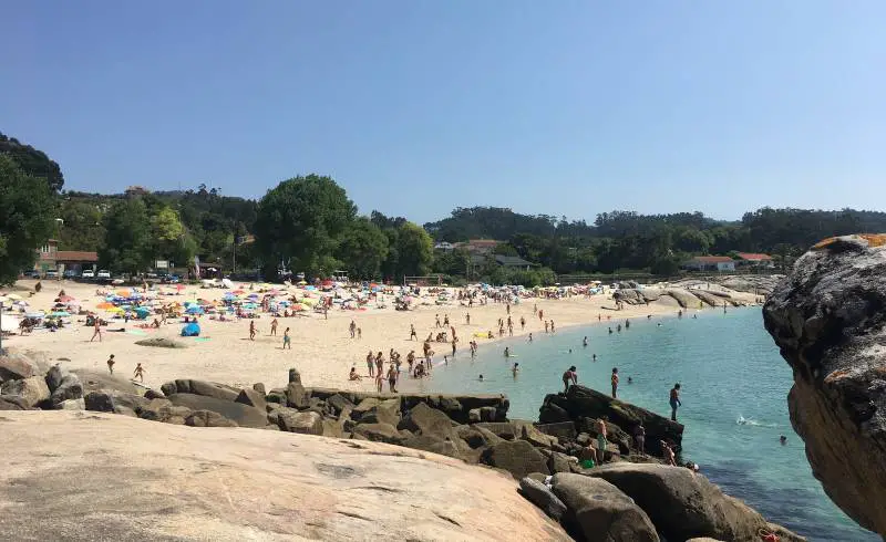 Photo de Plage de Praia Menduina avec sable fin et lumineux de surface