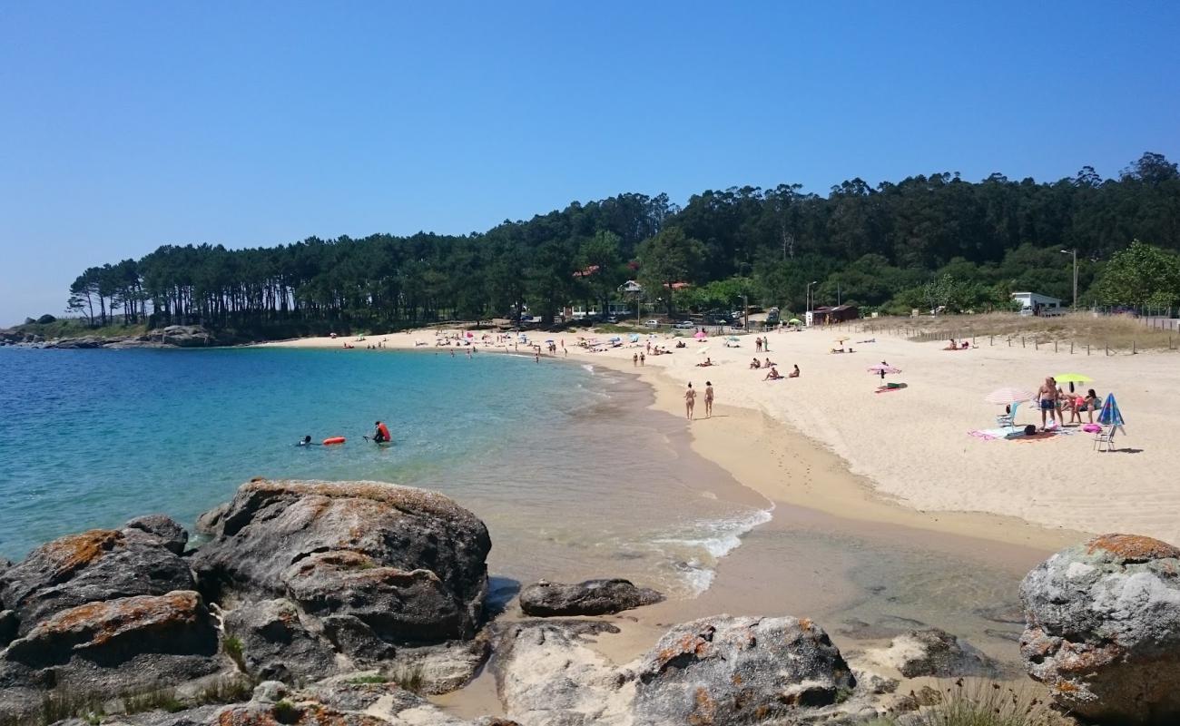 Photo de Praia de Bon avec sable lumineux de surface