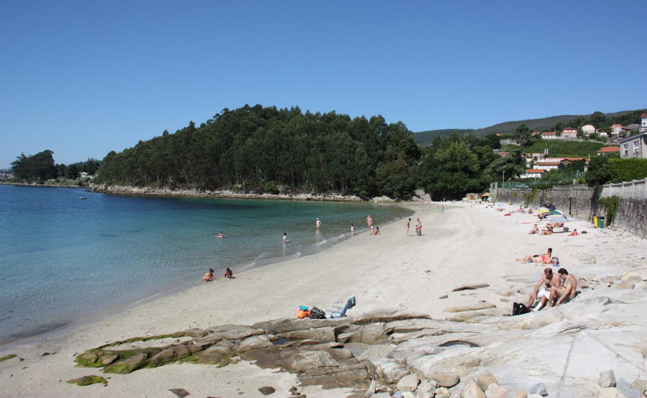 Photo de Praia de Chancelas avec sable blanc de surface